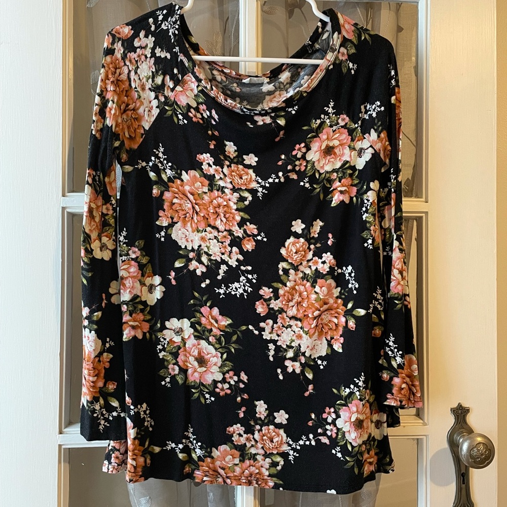 Floral bell sleeve, flowy top